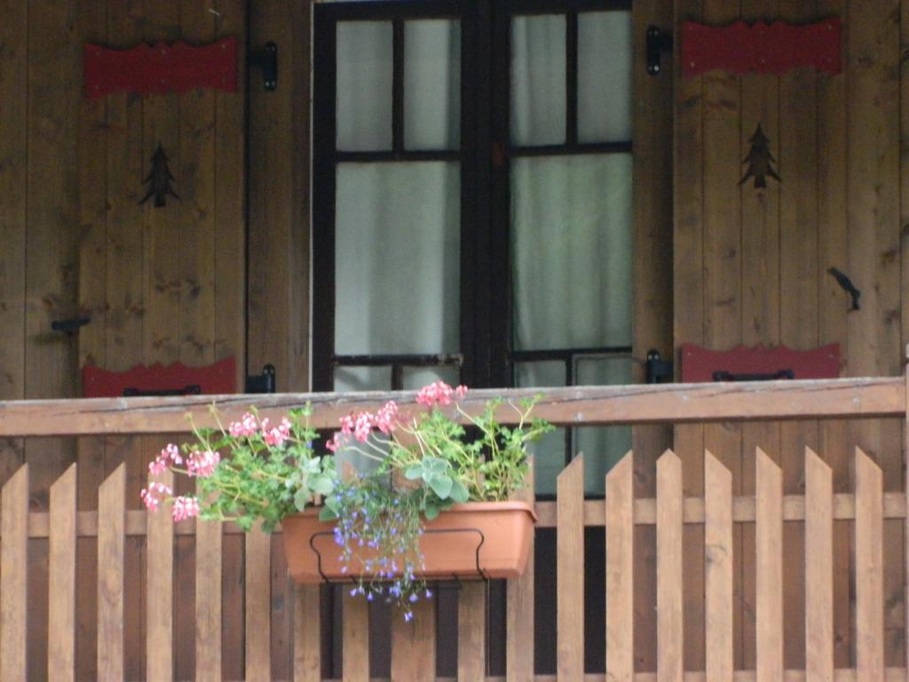 Logis Hotel Les Sapins Montriond Exterior foto